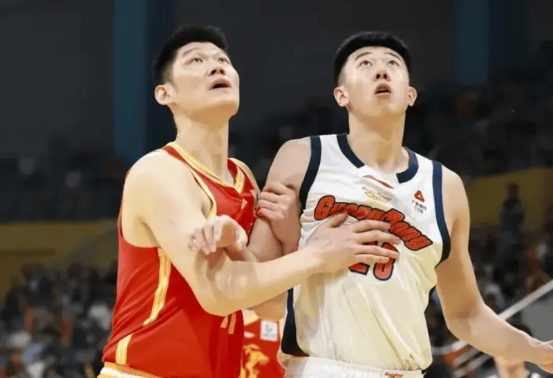 世界杯客户端安装说明-胡金秋出战28分钟，投篮10中6、罚球5中4得到16分10篮板